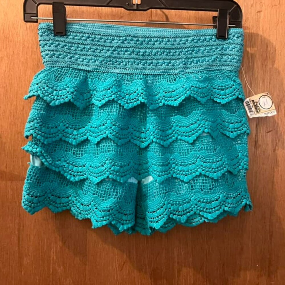 ❤️‍🔥❤️‍🔥🐻Size M - Vanilla Bay - NWT - Kid's Lacy Turquoise Shorts